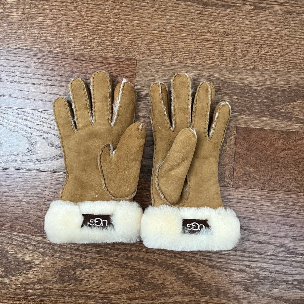 UGG Tan Shearling Gloves - LIKE  NEW CONDITION